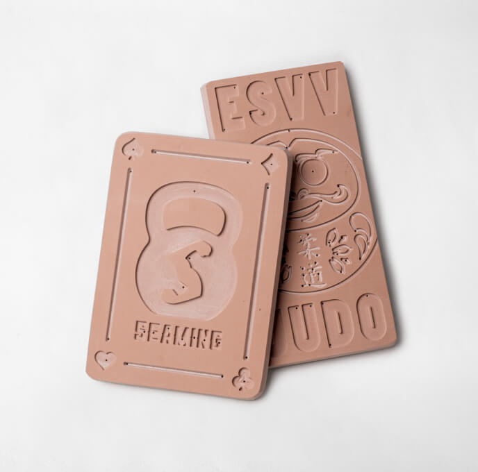 Photo de deux supports pour moule thermoformé